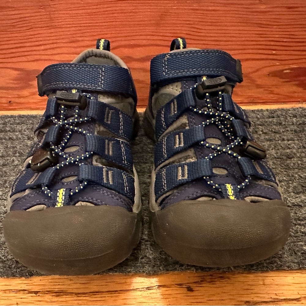 Keen youth sandals